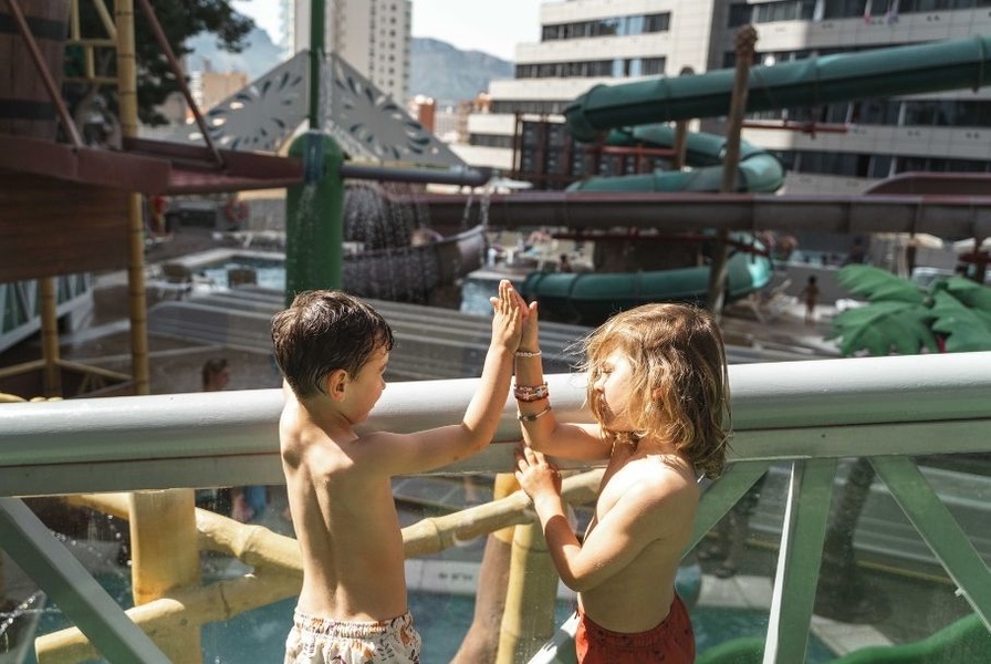 ¡Descuento Especial Familia Numerosa! Hotel Magic Rock Gardens Benidorm